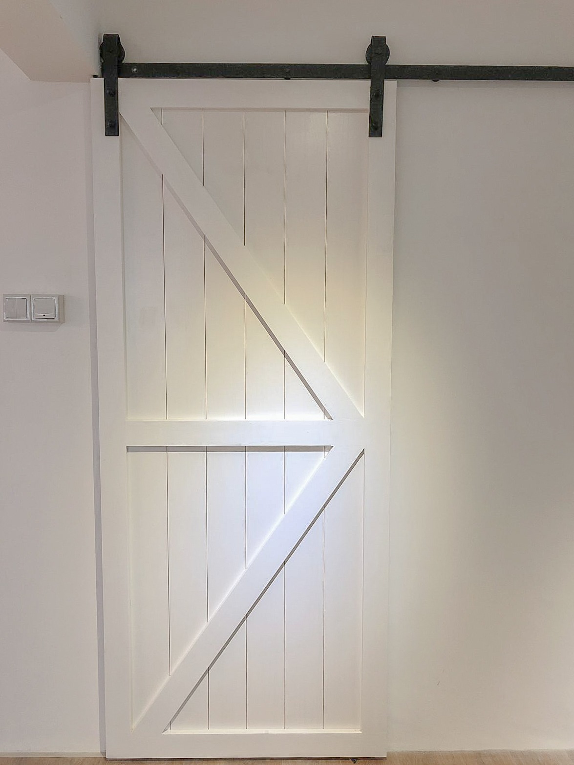 White Arrow Barn Door